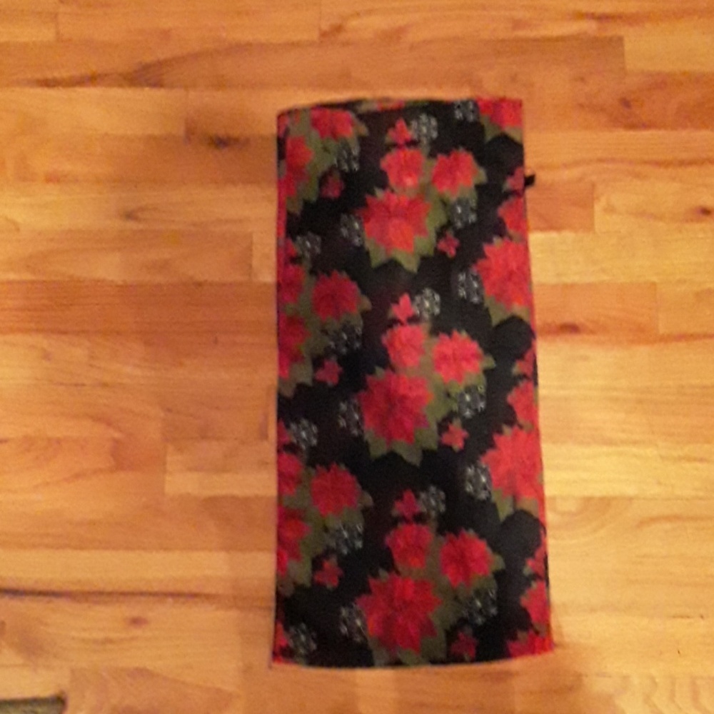 Rectangular rose scarf - Picture 3 of 4